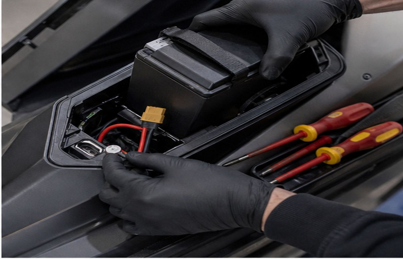 Super Soco TSX battery connector and BMS check before derestriction