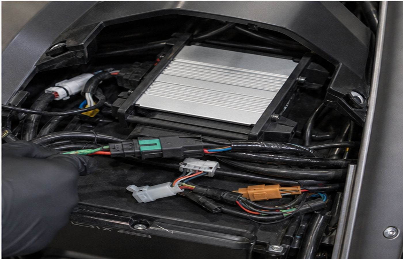 Super Soco TSX controller connector and wiring check for derestriction